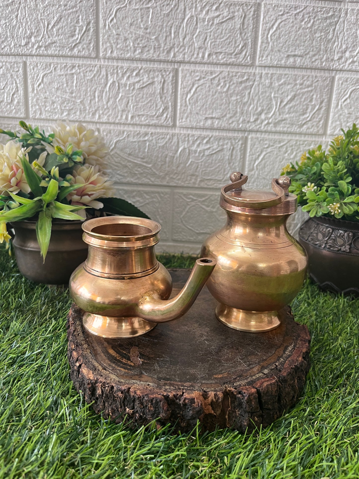 Brass Kamandalam With Gangajal Kalash - Antique Item In Pair