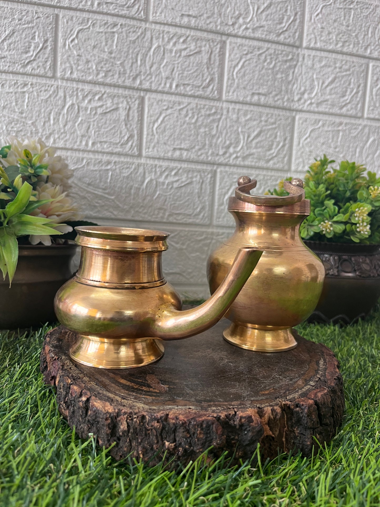 Brass Kamandalam With Gangajal Kalash - Antique Item In Pair