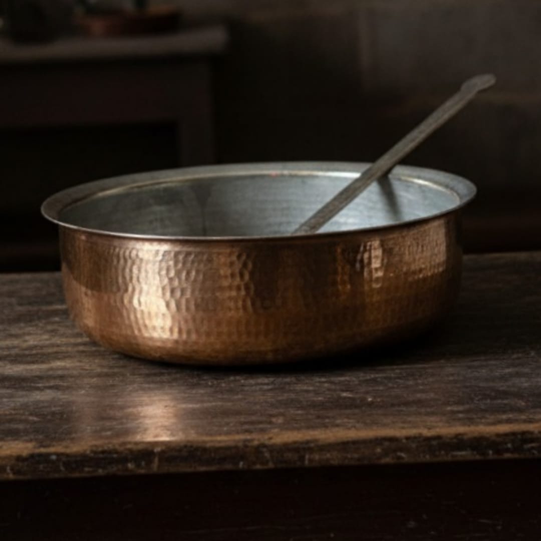 1966 Antique Brass Patila with Langadi 4L | Classic Brass Kitchen Décor Piece