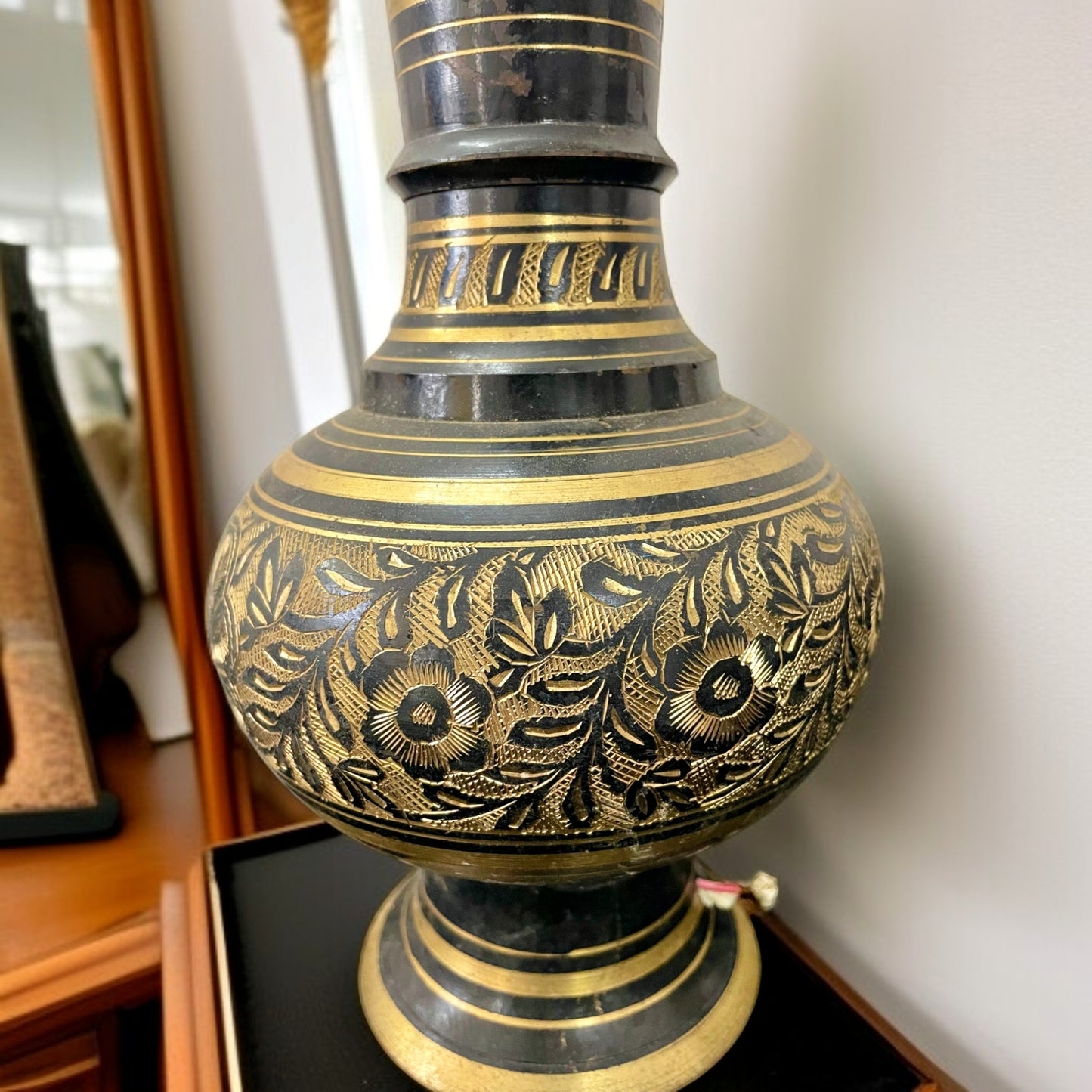 Antique Brass Flower-Design Bulb Table Lamp | Intricate Craft