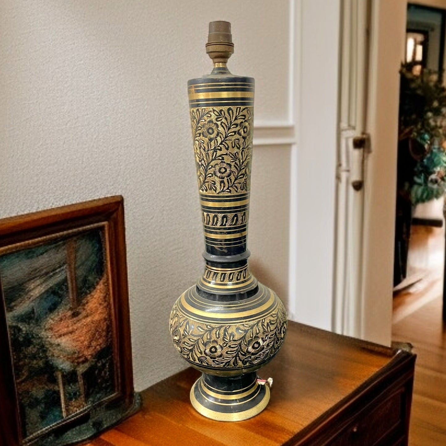 Antique Brass Flower-Design Bulb Table Lamp | Intricate Craft