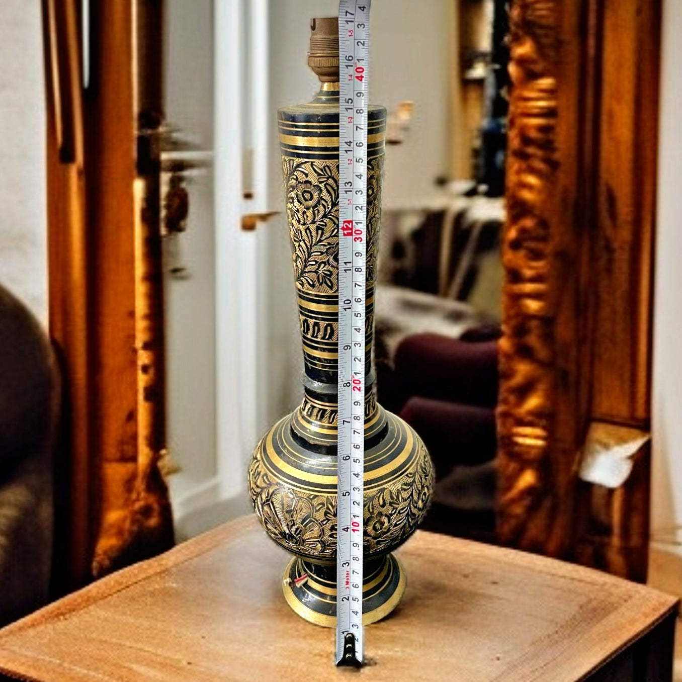 Antique Brass Flower-Design Bulb Table Lamp | Intricate Craft
